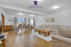 The Roost Group - 8-Bed Home - Hot Tub WiFi Parking